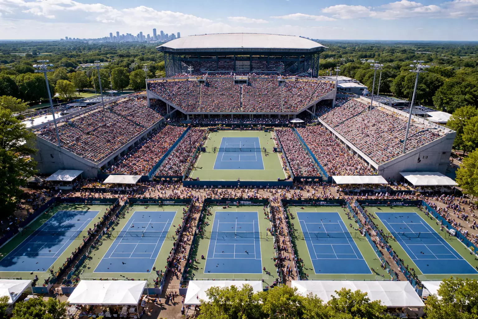 Vista aérea de complejo de pistas de tenis durante torneo